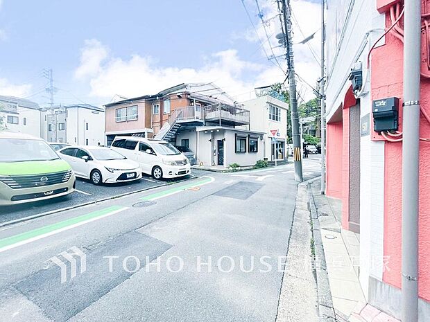 【Frontal road】周辺環境とのコラボレーションにより明るく開放的な空間を演出しております。