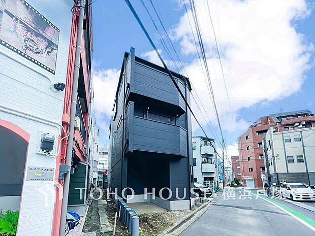 【Appearance】爽やかな青空の下に贅沢なほどに降り注ぐ陽光、豊かな居住性と、クオリティが見事に調和した住空間は、住まうことの喜びを感じさせてくれます。