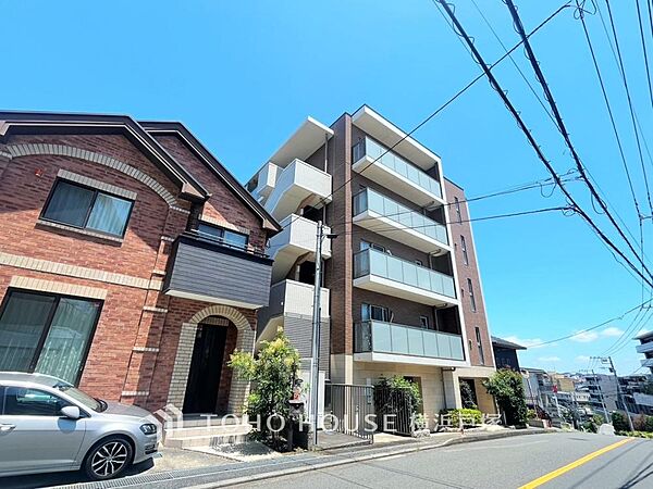 「Appearance」爽やかな青空の下に贅沢なほどに降り注ぐ陽光、豊かな居住性と、クオリティが見事に調和した住空間は、住まうことの喜びを感じさせてくれます。