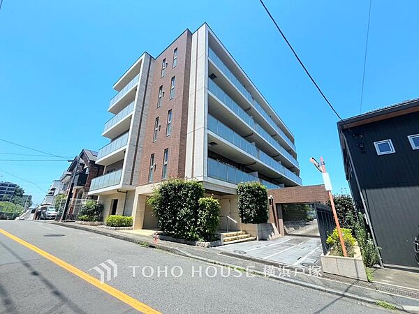 「Appearance」ここから始まる「日常」はご家族にとって大切で貴重な時間。少しでも豊かに、少しでも快適に。そんな想いから生まれた本邸宅は、これから先のお住まいをきっと支えてくれるはずです。