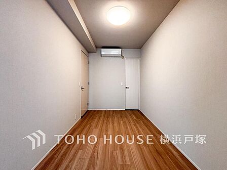 【Room】1日の疲れを癒し、心地よく寛げるようゆったりとした広さを確保しています。プライベートタイムをより優雅に穏やかに…。落ち着いた雰囲気を紡ぎます。