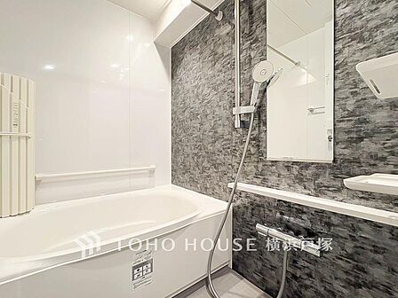 【Bathroom】1日の疲れを取り心身を癒すことができる住まいの中のリラクゼーション空間、リラックスできるよう優しいカラーをチョイスしました。時を忘れるほどのんびりできる空間に。