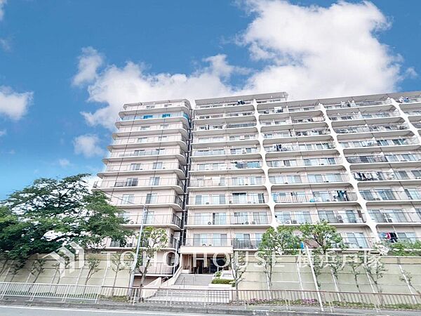 【Appearance】時をこえて輝く美しさ。洗練されたデザインが街並みに溶け込み、圧倒的な存在感を放つ外観