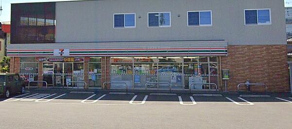 セブンイレブン今泉店まで約230m。食品や飲料、日用品などを取り扱うコンビニエンスストア。ちょっとしたお買い物や急な買い足しにも利用しやすく、日々の暮らしを支えます。