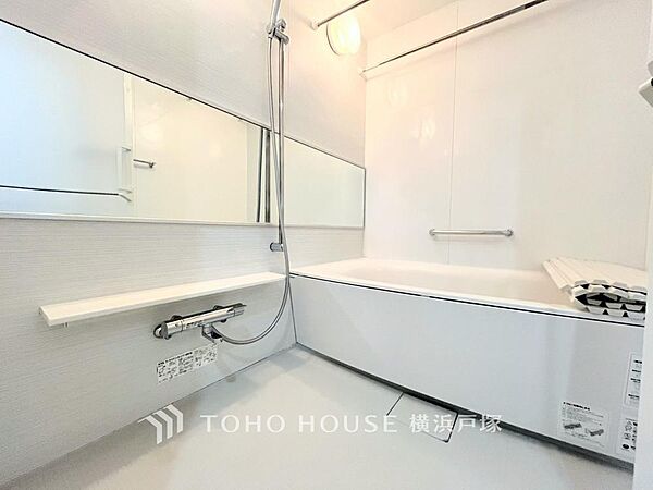 【Bathroom】1日の疲れを取り心身を癒すことができる住まいの中のリラクゼーション空間、リラックスできるよう優しいカラーをチョイスしました。時を忘れるほどのんびりできる空間に。