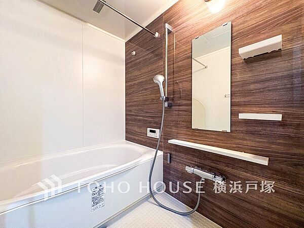 【Bathroom】1日の疲れを取り心身を癒すことができる住まいの中のリラクゼーション空間、リラックスできるよう優しいカラーをチョイスしました。時を忘れるほどのんびりできる空間に。