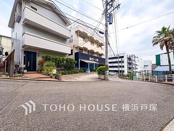 【Frontal road】開放感あふれる街並みに包まれ、心地よい陽光が住まいを彩る穏やかな住環境です。