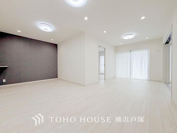 【Living room】ご家族やお客様との時間等、多くの時を刻む空間。何気なく過ぎる時でさえも上質な一時となる快適な空間を。