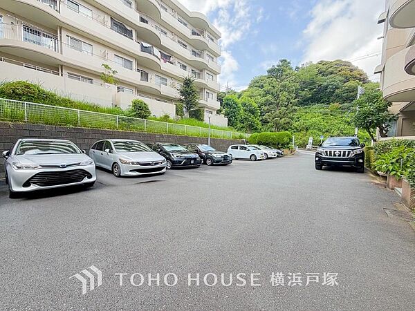 【Car space】敷地内に駐車スペースがあると日々の暮らしをスムーズに運ぶ事が出来ます。（空き状況はお問合せ下さい）