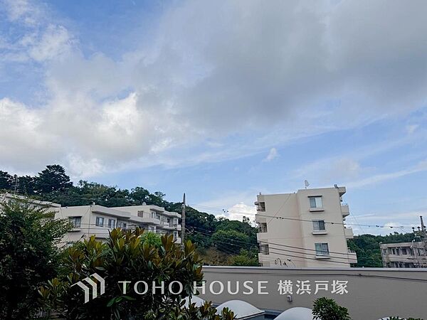 【View】この開放感ある眺望と共に閑静な住宅街の季節感を演出する四季折々の変化を楽しめる心地よい場所となることでしょう。