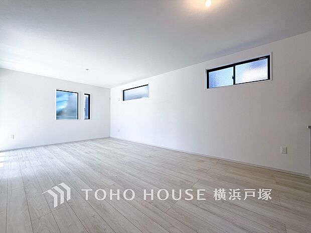 【Living room】ご家族やお客様との時間等、多くの時を刻む空間。何気なく過ぎる時でさえも上質な一時となる快適な空間を。