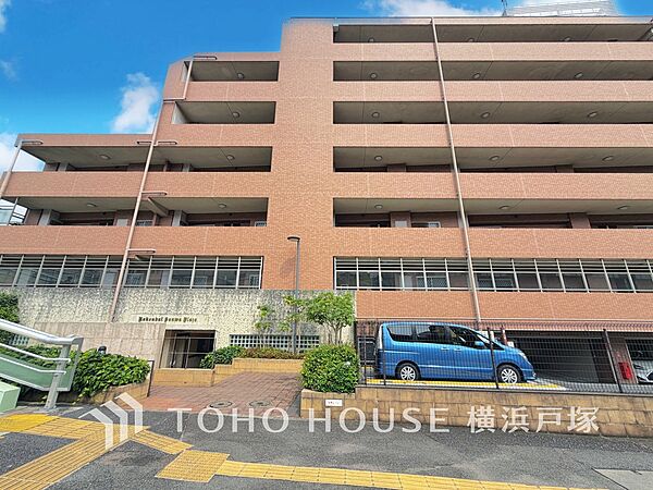 【Appearance】穏やかな風と陽光を導き、プライバシーに配慮された設計プランを採用。