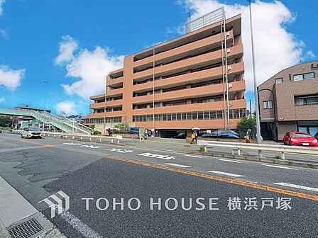 【Appearance】爽やかな青空の下に贅沢なほどに降り注ぐ陽光、豊かな居住性と、クオリティが見事に調和した住空間は、住まうことの喜びを感じさせてくれます。