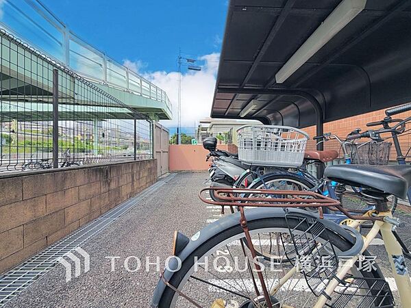 【Cycle lot】整理整頓された清潔感ある駐輪場。自転車を快適に収納でき、日常の移動をもっと便利にサポートします。