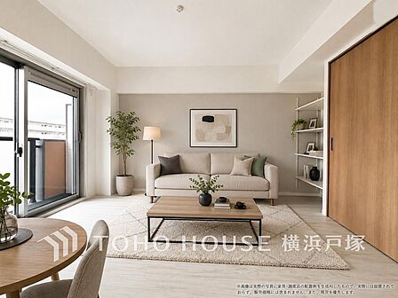 【Living room】光と風が溢れる開放的なリビングダイニングには自然と家族みんなが集まってきます。明るく穏やかな空気の中で飲んだり、食べたり、笑ったり。