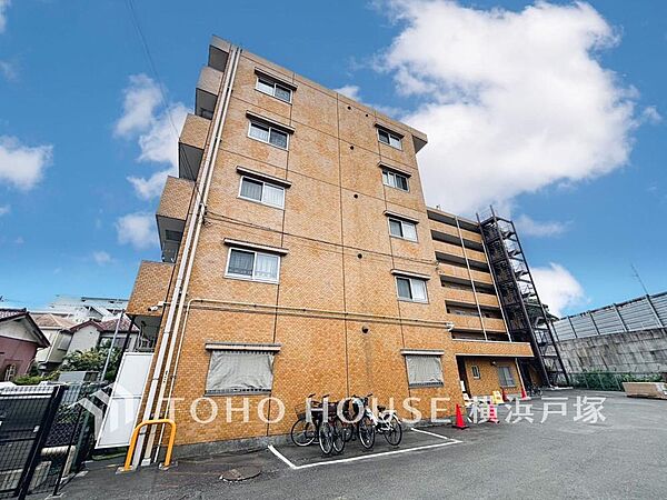 【Appearance】住む人を映し出す洗練された佇まいは、いつまでも輝き続けながらいつしか街の風景に溶け込んでいきます。