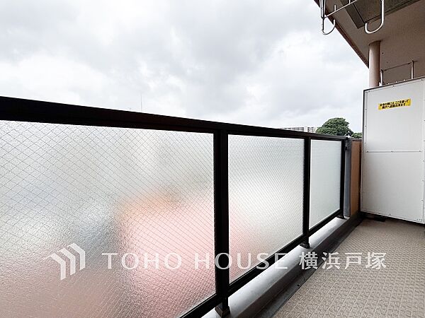 【Balcony】広いバルコニーは暮らしの中で光と風を演出してくれています。見事なまでの開放的な空間をお楽しみ下さい。