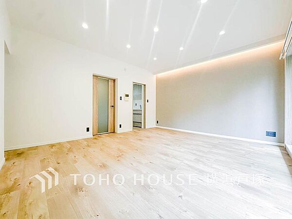 【Living room】ご家族やお客様との時間等、多くの時を刻む空間。何気なく過ぎる時でさえも上質な一時となる快適な空間を。