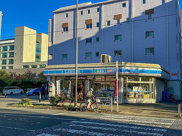 ローソン都筑警察署前店まで約565m