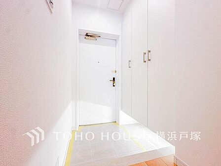 清潔感溢れる玄関の本邸宅は、訪れる者すべてを「安らぎ」と「充実」で包み込みます。