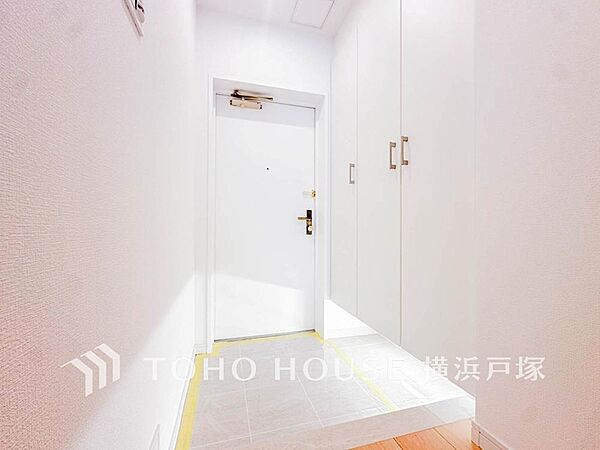 清潔感溢れる玄関の本邸宅は、訪れる者すべてを「安らぎ」と「充実」で包み込みます。