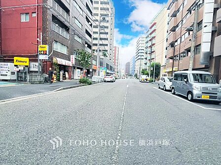 開放感あふれる街並みに包まれ、心地よい陽光が住まいを彩る穏やかな住環境です。