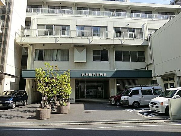 診療科は内科、外科、整形外科、脳神経外科、循環器内科など多岐にわたります。救急医療にも力を入れています。