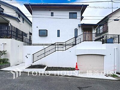 外観:【Appearance】爽やかな青空の下に贅沢なほどに降り注ぐ陽光、豊かな居住性と、クオリティが見事に調和した住空間は、住まうことの喜びを感じさせてくれます。 外観:【Appearance】爽やかな青空の下に贅沢なほどに降り注ぐ陽光、豊かな居住性と、クオリティが見事に調和した住空間は、住まうことの喜びを感じさせてくれます。