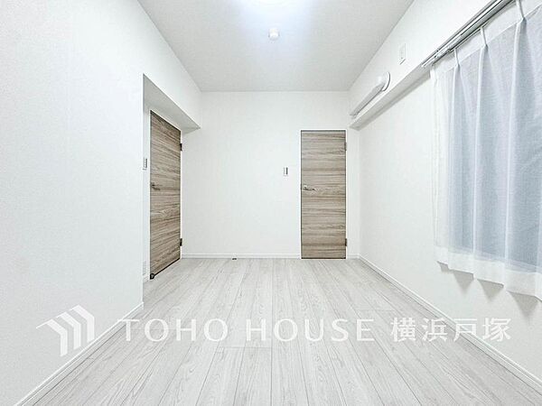 【Room】穏やかな風と陽光を導き、プライバシーに配慮された設計プランを採用し、居住性を一段と心地よいものにしています。明るく開放的な空間を演出しております。