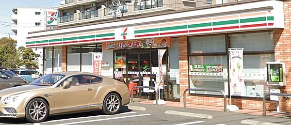 セブンイレブン川崎下小田中店まで約564m