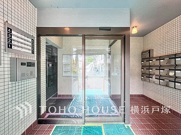 【cluster mailbox】郵便物はこちらからお取りいただけます。共用部分も機能的な上、デザインが統一されています。