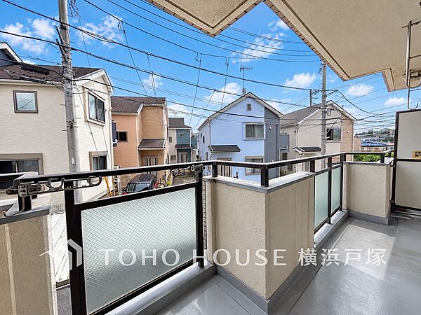 【Balcony】気持ちのいい空が見渡せる広いバルコニー。爽やかな風を感じて、心躍る素敵な暮らしがはじまります。
