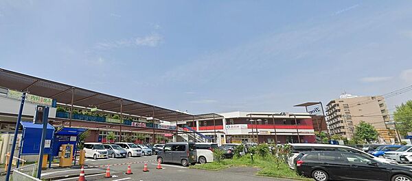 わくわく広場トレアージュ白旗店(1000m)地元の農産物や食品などを取り扱う、毎日の食卓に便利な身近な産直型ショップです。