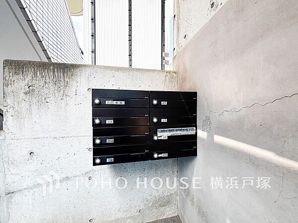 【cluster mailbox】郵便物はこちらからお取りいただけます。共用部分も機能的な上、デザインが統一されています。