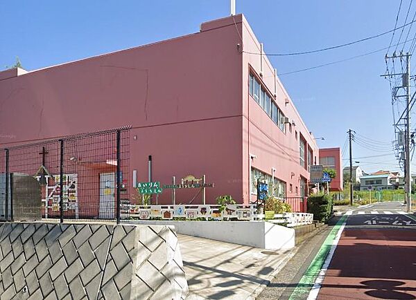 横浜愛隣幼稚園(850m)キリスト教の精神に基づき、一人ひとりの個性を大切に育む幼稚園です。