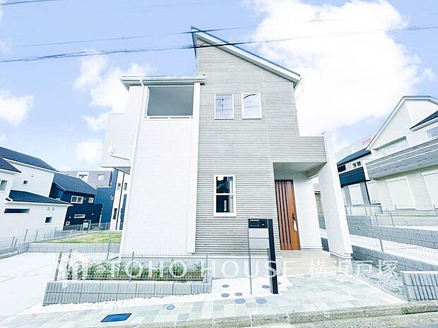 おしゃれな雰囲気や自然の潤い、親しみやすさといった個性を、街に新たな価値を齎し続けることでしょう。(4号棟)
