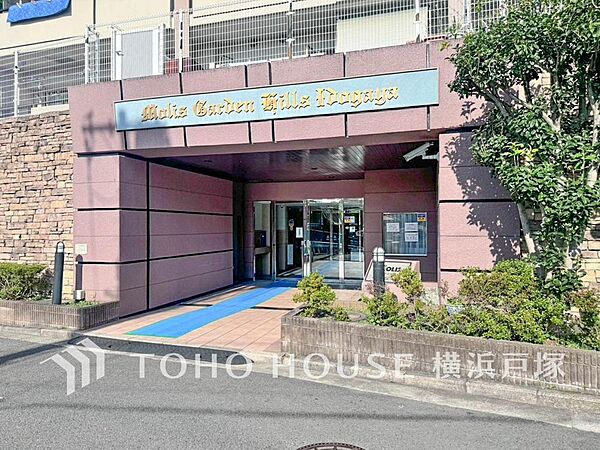 帰宅するたびに気分が上がる、洗練された雰囲気が漂うセンスの良い玄関空間。住まいの第一印象をさりげなく演出します。