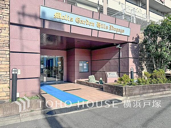 上品で清潔感があるエントランスは住人やゲストを迎え入れ、そして送り出す場にふさわしい空間です。
