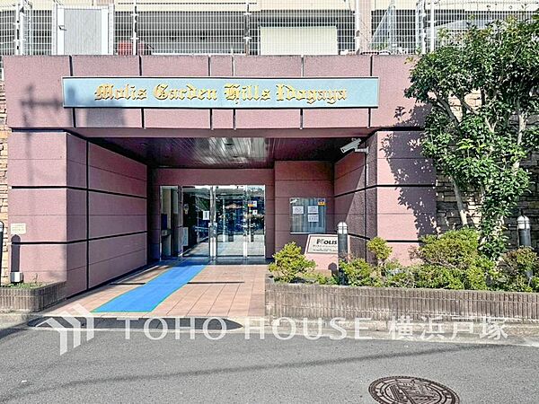 上質感漂うエントランス。めまぐるしく過ぎ行く日々の中でゆったりとした休息と癒しを提供してくれる。