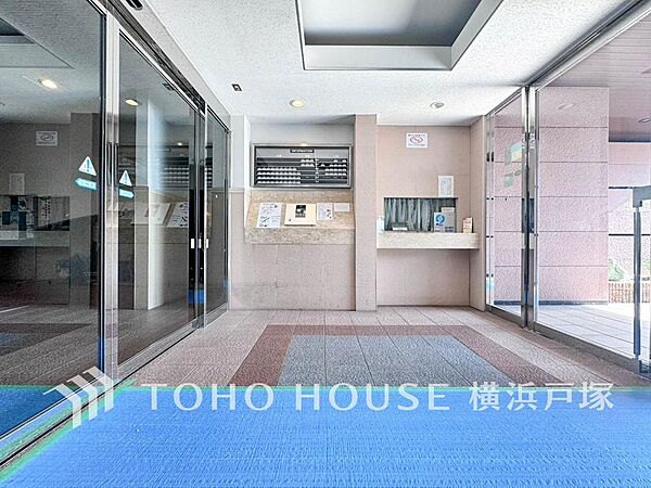 いくつかの種類の石と、木質系の素材が創出する雰囲気は、現代的な「和」の風情を感じさせます。