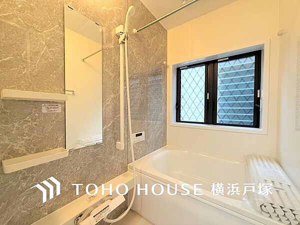 心地よいバスタイムを演出する浴室はゆとりあるサイズを採用。