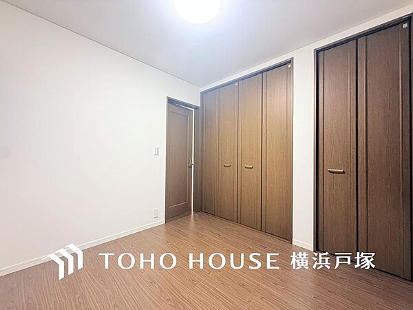 一日の疲れを癒やしてくれる主寝室。時を忘れて過ごす場所として過ごせるお部屋。