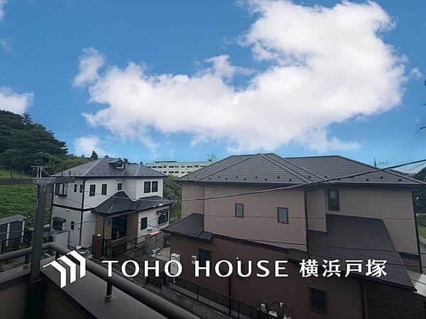その豊かな眺望にふさわしい空間には、通風・採光にも優れ、心地よい光と風があふれています。