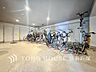 その他：【Cycle lot】管理の行き渡った、整理整頓された清潔感ある駐輪場。屋根付きなので雨風から大事な愛車を守ってくれます。