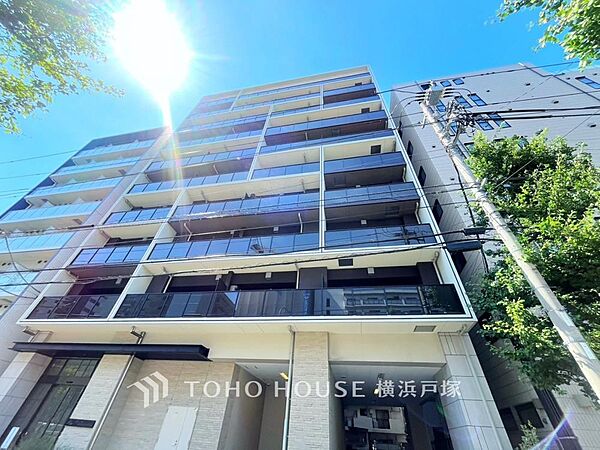 【Appearance】洗練されたフォルムと美しい街並みに映える外観デザイン。住まう誇りを感じさせる、上質感あふれるレジデンス。