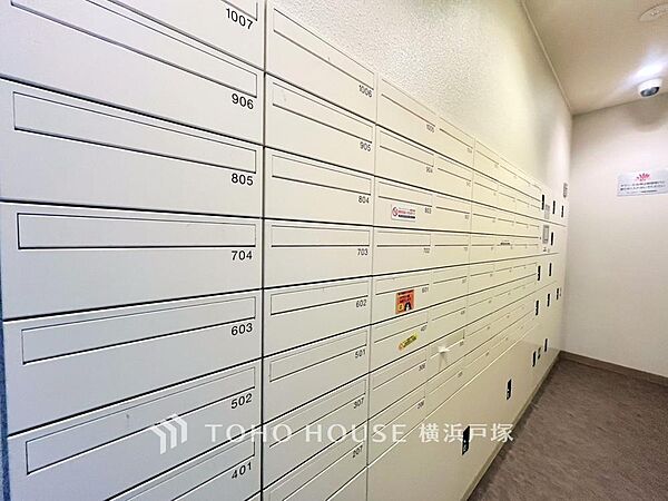 【cluster mailbox】郵便物はこちらからお取りいただけます。共用部分も機能的な上、デザインが統一されています。