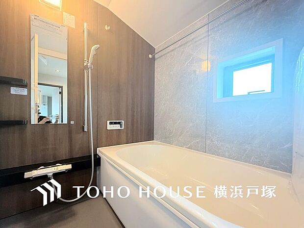 【Bathroom】1日の疲れを取り心身を癒すことができる住まいの中のリラクゼーション空間、リラックスできるよう優しいカラーをチョイスしました。時を忘れるほどのんびりできる空間に。