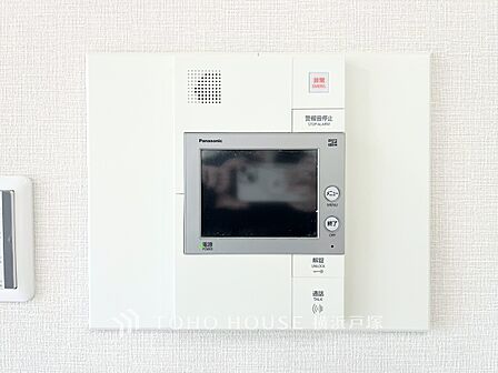 【TVモニタ付きインターホン】誰が来てもわかる様にモニター付きインターホンを設置。快適と安らぎを合わせた優しい設計。