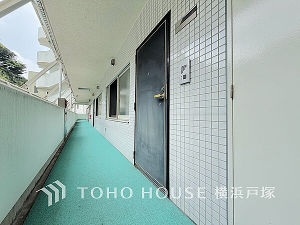 【Entrance】帰宅するたびに気分が上がる、洗練された雰囲気が漂うセンスの良い玄関空間。住まいの第一印象をさりげなく演出します。