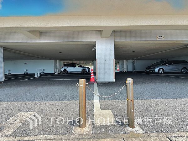 【Car space】敷地内に駐車スペースがあると日々の暮らしをスムーズに運ぶ事が出来ます。（空き状況はお問合せ下さい）